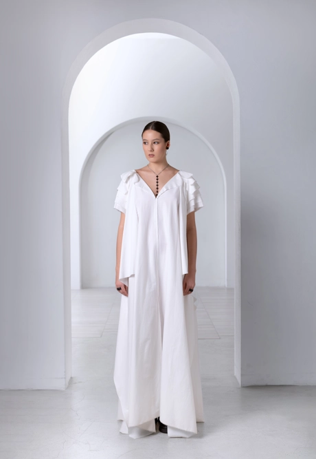 Платье с акцентными рукавами