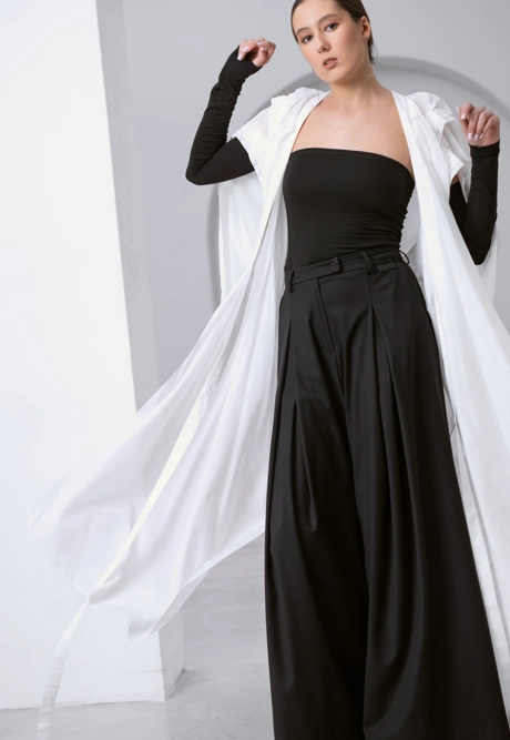 Брюки с акцентными складками черные - фото 2